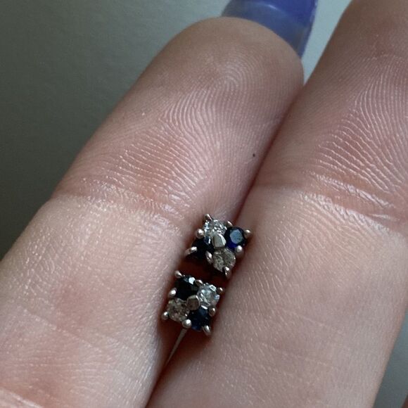 💛 14k White Gold Flower, Sapphire & Diamond Earrings - Picture 5 of 10